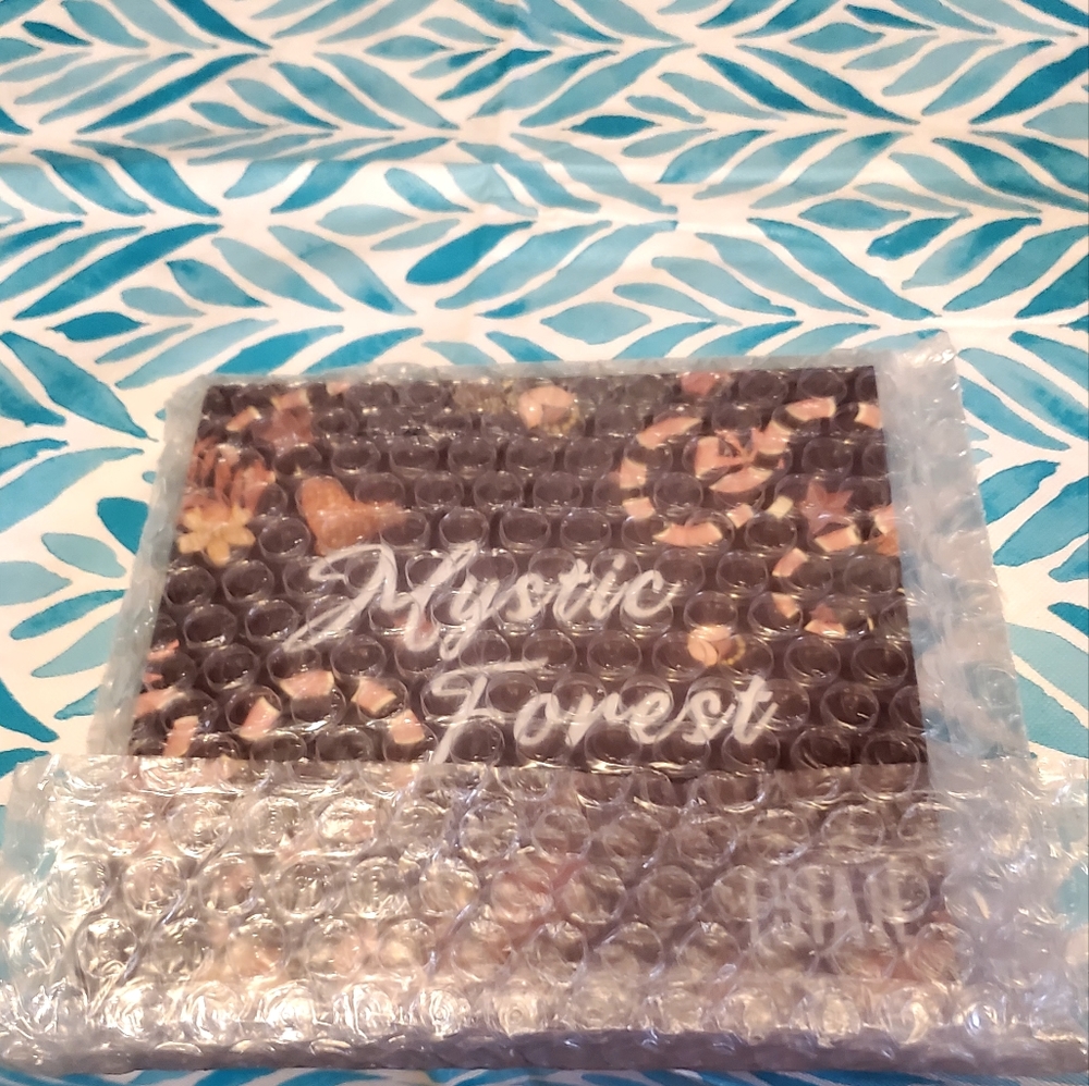 Eye Shadows - Picture 3 of 3